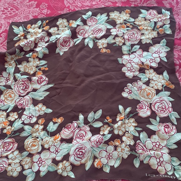 Vintage signed Laura Ashley small silk floral square scarf 20” brown tone - Picture 7 of 7